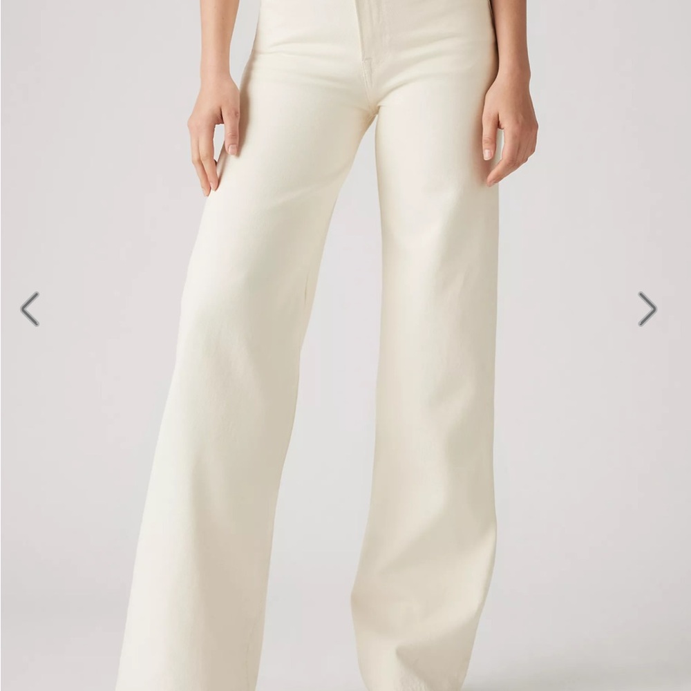 Levi’s wide leg Ribcage in barely freezing 28x30